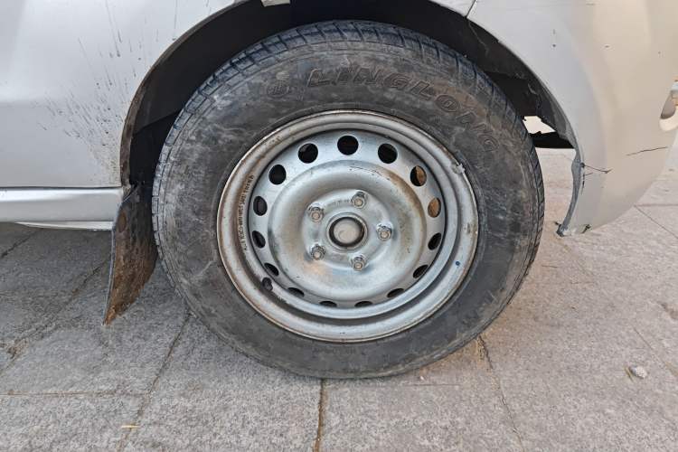 Used Jinbei T3 2017 1.5L Standard Model DLCG14 Right Front Wheel Hub