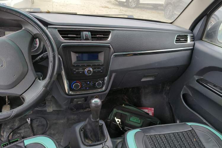 Used Jinbei T3 2019 1.5L China VI Dual-Cab Wealthy-Grade Extended Version JKC1021SS6FL Audio And AC Panel