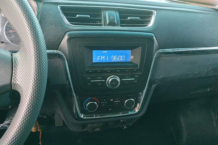 Used Jinbei T3 2019 1.5L China VI ZhiFu Edition JKC1020DS6BL Audio And AC Panel