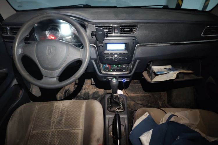 Used Jinbei T3 2019 1.5L China VI Dual-Cab Restyled Comfort Plus Extended Version JKC1021SS6FL Center Console