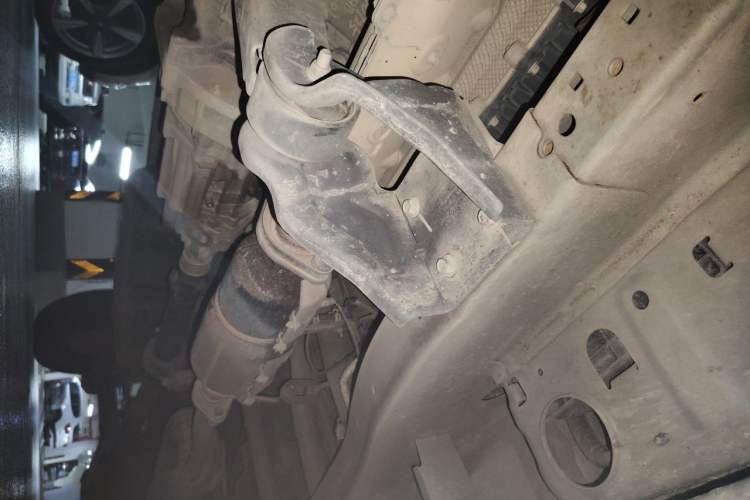 Used Jinbei T3 2019 1.5L China VI Dual-Cab Restyled Comfort Plus Extended Version JKC1021SS6FL Chassis Front Left