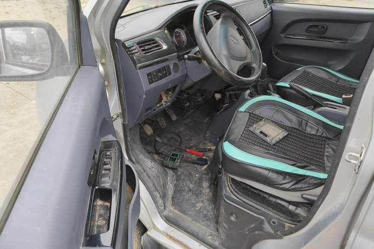 Used Jinbei T3 2019 1.5L China VI Dual-Cab Wealthy-Grade Extended Version JKC1021SS6FL Driver Seat