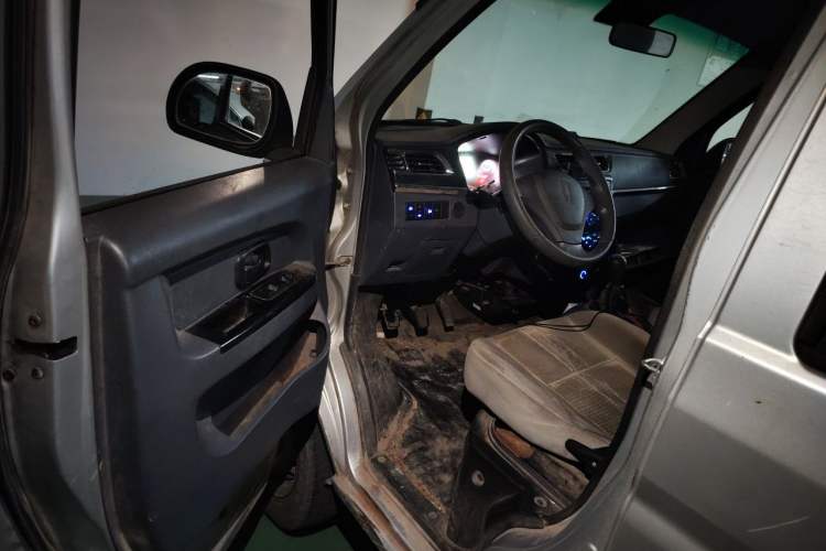 Used Jinbei T3 2019 1.5L China VI Dual-Cab Restyled Comfort Plus Extended Version JKC1021SS6FL Driver Seat