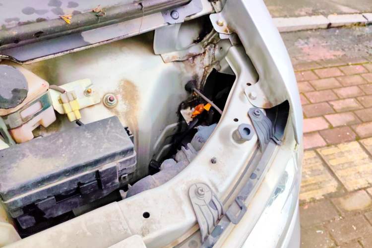 Used Jinbei T3 2019 1.5L China VI Standard JKC1030DS6BL Independent Cargo Box Engine Bay Left