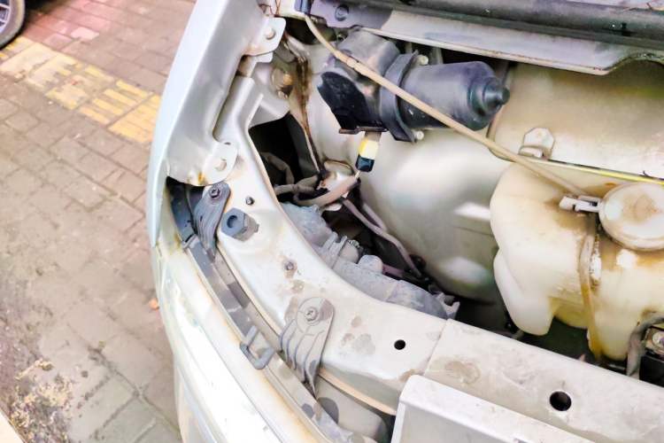 Used Jinbei T3 2019 1.5L China VI Standard JKC1030DS6BL Independent Cargo Box Engine Bay Right