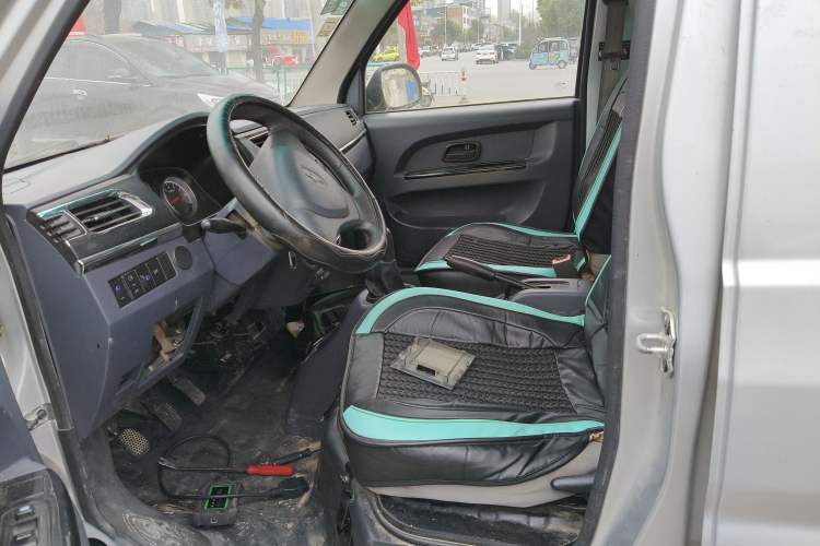 Used Jinbei T3 2019 1.5L China VI Dual-Cab Wealthy-Grade Extended Version JKC1021SS6FL Left Front Seat