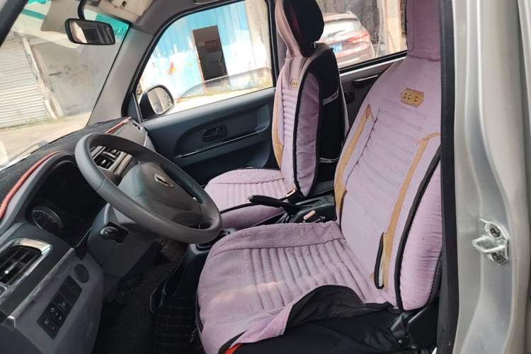 Used Jinbei T3 2019 1.5L China VI Dual-Cab Comfort Plus Extended Version JKC1030SS6FL Left Front Seat