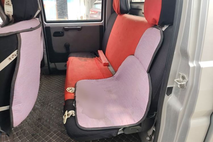 Used Jinbei T3 2019 1.5L China VI Dual-Cab Comfort Plus Extended Version JKC1030SS6FL Left Rear Seat