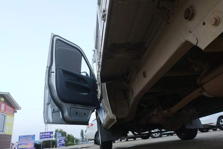 Used Jinbei T3 2019 1.5L China VI ZhiFu Edition JKC1020DS6BL Left Side Sill