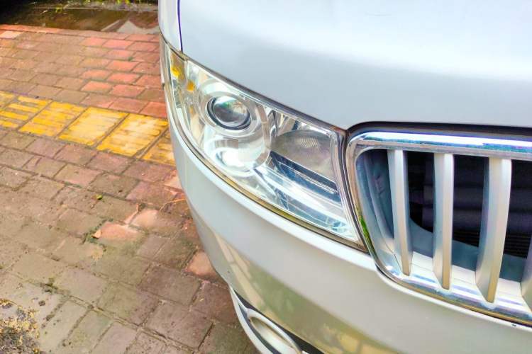 Used Jinbei T3 2019 1.5L China VI Standard JKC1030DS6BL Independent Cargo Box Right Front Headlight