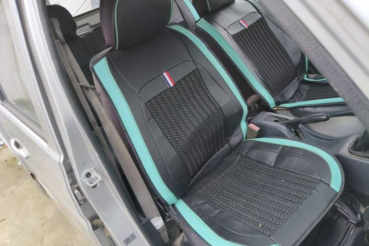 Used Jinbei T3 2019 1.5L China VI Dual-Cab Wealthy-Grade Extended Version JKC1021SS6FL Right Front Seat