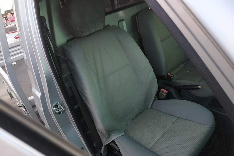 Used Jinbei T3 2019 1.5L China VI ZhiFu Edition JKC1020DS6BL Right Front Seat