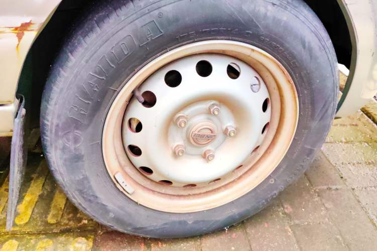 Used Jinbei T3 2019 1.5L China VI Standard JKC1030DS6BL Independent Cargo Box Right Front Wheel Hub