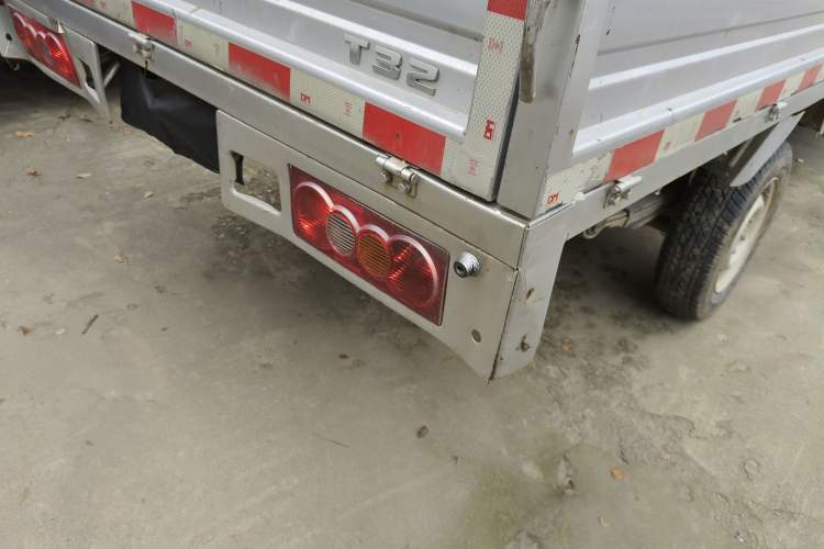 Used Jinbei T3 2019 1.5L China VI Dual-Cab Wealthy-Grade Extended Version JKC1021SS6FL Right Rear Taillight