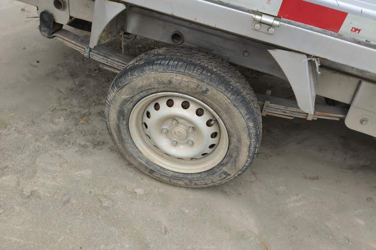 Used Jinbei T3 2019 1.5L China VI Dual-Cab Wealthy-Grade Extended Version JKC1021SS6FL Right Rear Wheel Hub