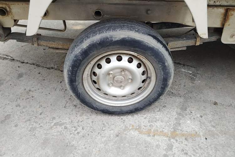 Used Jinbei T3 2019 1.5L China VI Dual-Cab Comfort Plus Extended Version JKC1030SS6FL Right Rear Wheel Hub