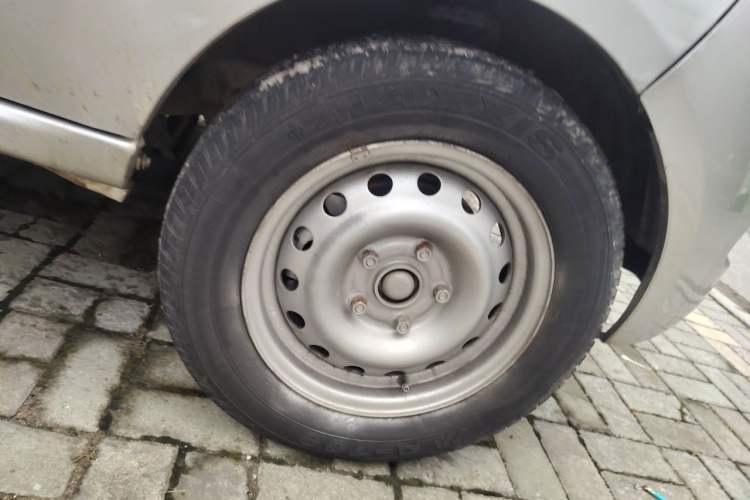 Used Jinbei T3  Right Front Wheel Hub