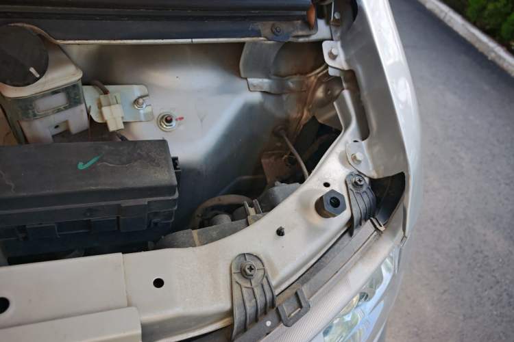 Used Jinbei T3  Engine Bay Left