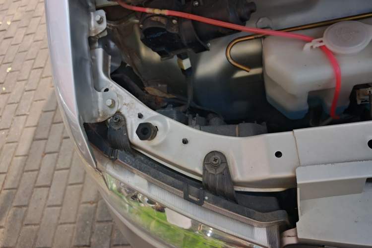 Used Jinbei T3  Engine Bay Right
