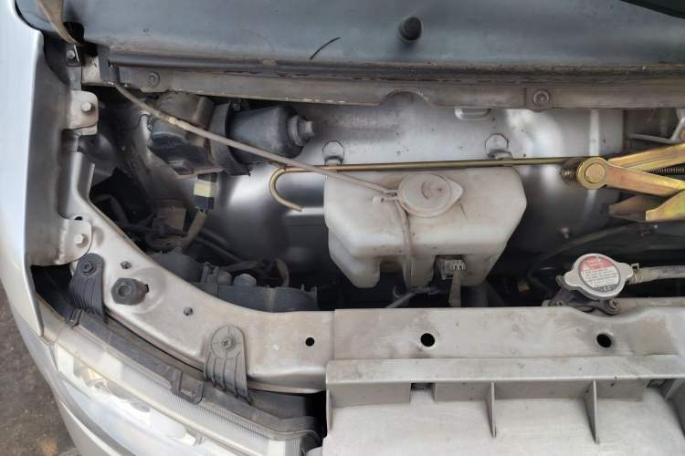 Used Jinbei T3 2022 1.5L China VI Dual-Cab Deluxe Version SWC15M Engine Bay Right