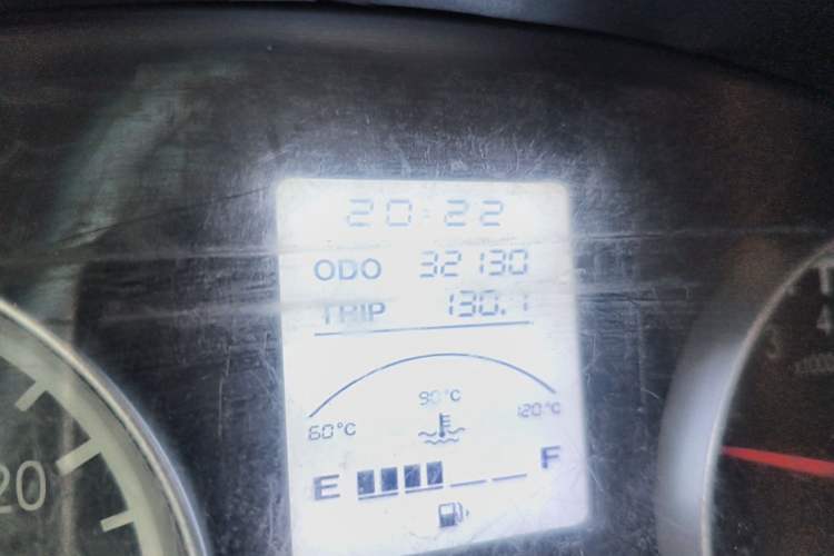Used Jinbei T3 2022 1.5L China VI Dual-Cab Deluxe Version SWC15M Odometer Close Up