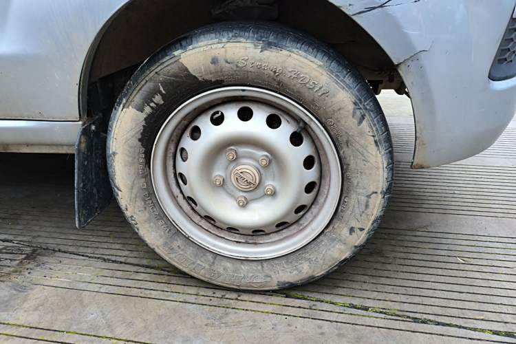 Used Jinbei T3 2022 1.5L China VI Dual-Cab Deluxe Version SWC15M Right Front Wheel Hub