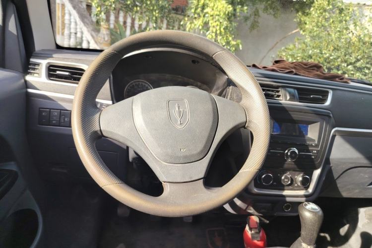 Used Jinbei T3 2022 1.5L China VI Dual-Cab Deluxe Version SWC15M Steering Wheel