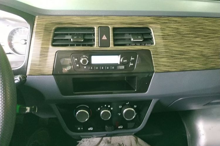 Used Jinbei T3 2023 1.5L Classic Model Single Cab 2.92 Meters Audio And AC Panel