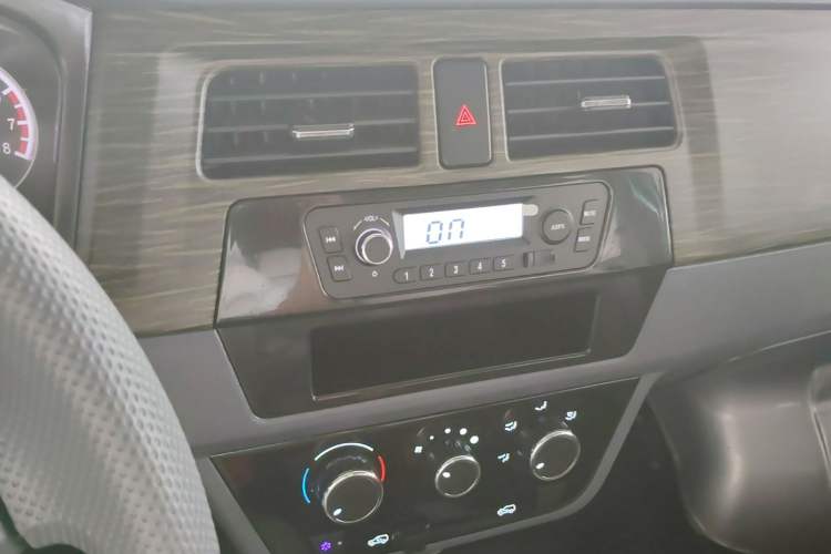 Used Jinbei T3 2023 1.5L Classic Version Double Cab 2.05 Meters Audio And AC Panel