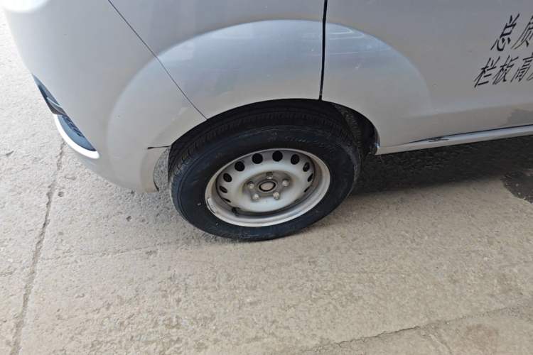 Used Jinbei T3 2023 1.5L Super Enjoyment Model Single Row 2.7 Meters Left Front Wheel Hub