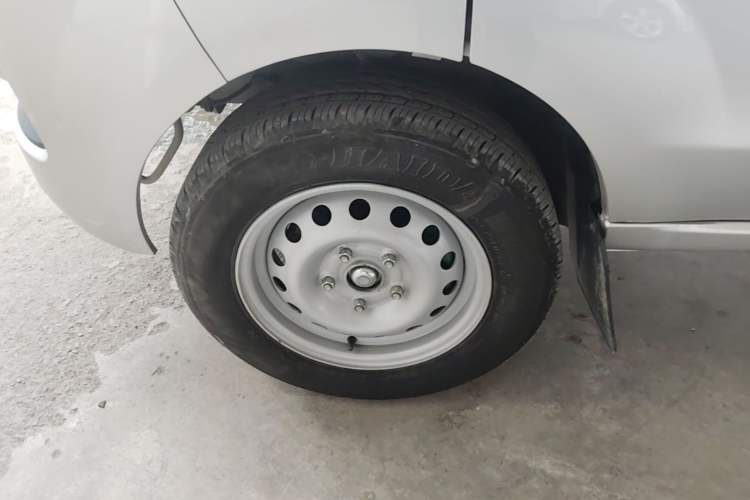 Used Jinbei T3 2023 1.5L Classic Model Single Cab 2.92 Meters Left Front Wheel Hub