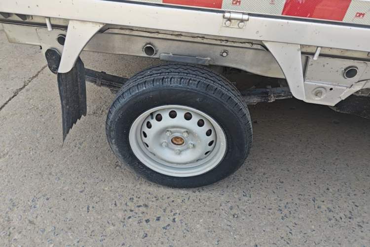 Used Jinbei T3 2023 1.5L Super Enjoyment Model Single Row 2.7 Meters Right Rear Wheel Hub