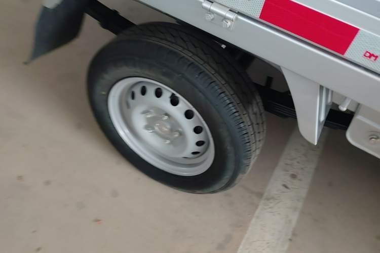 Used Jinbei T3 2023 1.5L Classic Version Double Cab 2.05 Meters Right Rear Wheel Hub