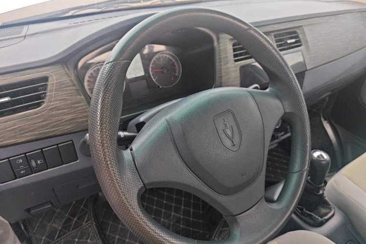 Used Jinbei T3 2023 1.5L Super Enjoyment Model Single Row 2.7 Meters Steering Wheel