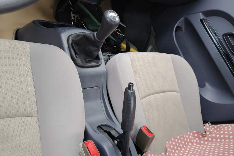 Used Jinbei T5 2022 1.6L Standard Version Rear Dual Wheels 3.4 Meters China VI SWD16M Gear Lever