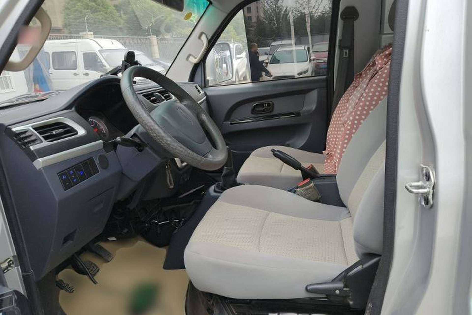 Used Jinbei T5 2022 1.6L Standard Version Rear Dual Wheels 3.4 Meters China VI SWD16M Left Front Seat
