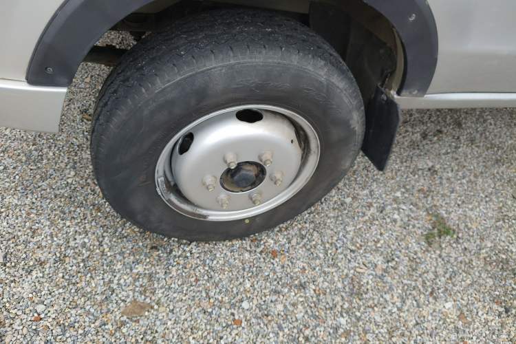 Used Jinbei T5 2022 1.6L Standard Version Rear Dual Wheels 3.4 Meters China VI SWD16M Left Front Wheel Hub