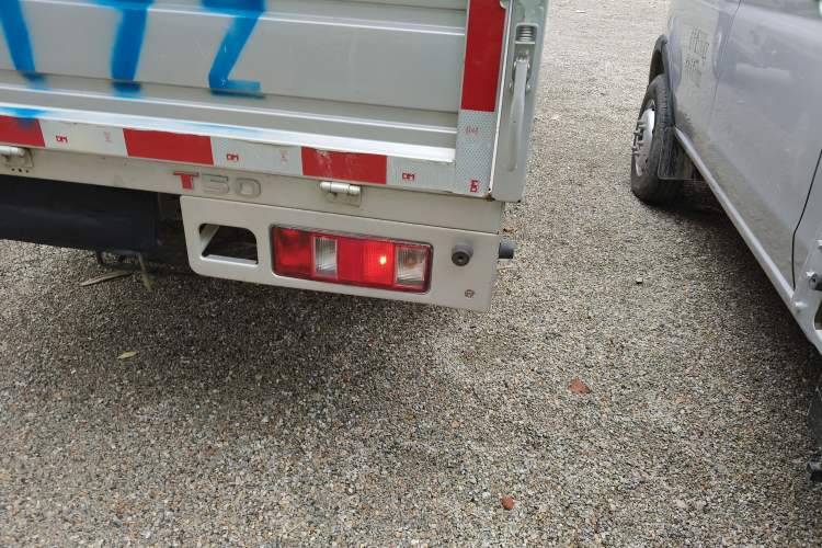 Used Jinbei T5 2022 1.6L Standard Version Rear Dual Wheels 3.4 Meters China VI SWD16M Right Rear Taillight