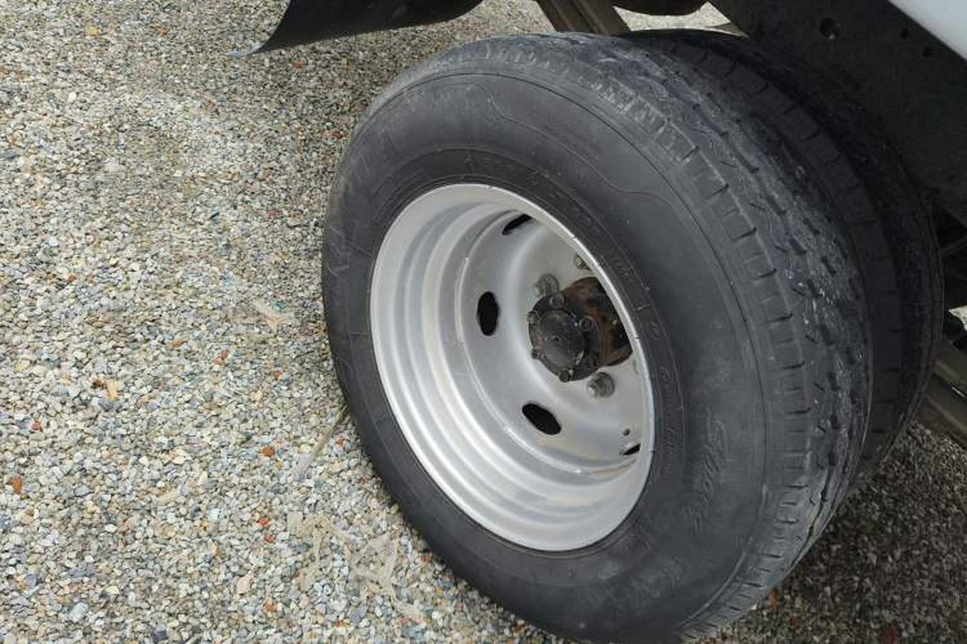 Used Jinbei T5 2022 1.6L Standard Version Rear Dual Wheels 3.4 Meters China VI SWD16M Right Rear Wheel Hub