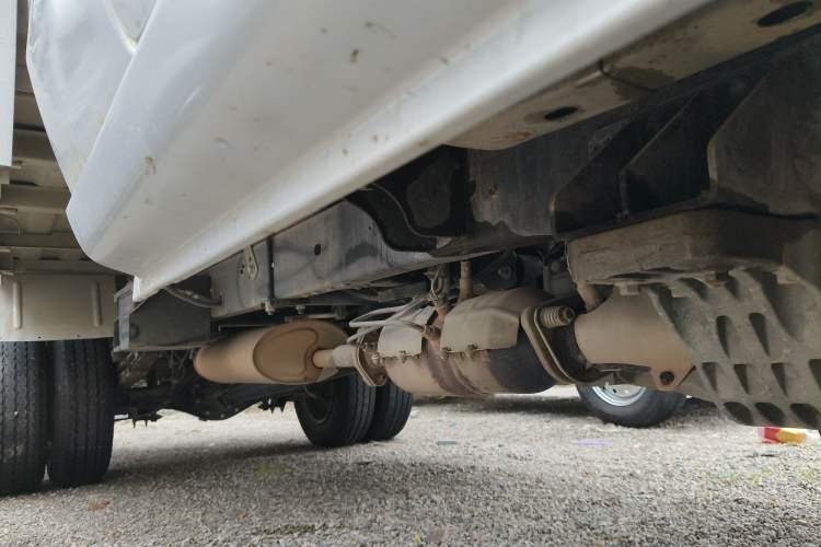 Used Jinbei T5 2022 1.6L Standard Version Rear Dual Wheels 3.4 Meters China VI SWD16M Right Side Sill