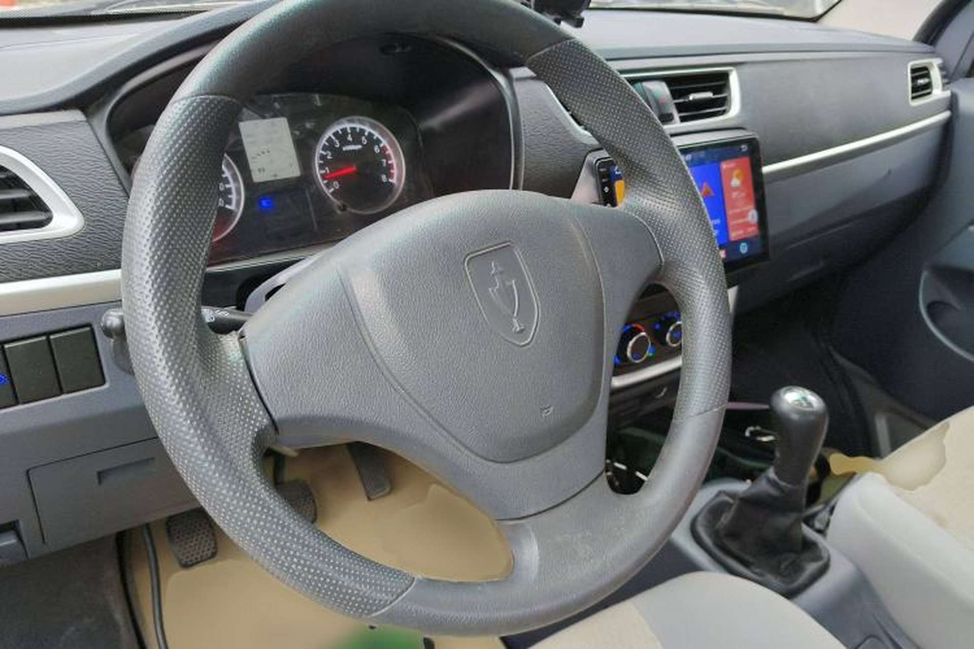 Used Jinbei T5 2022 1.6L Standard Version Rear Dual Wheels 3.4 Meters China VI SWD16M Steering Wheel