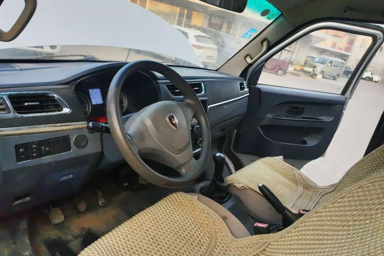 Used Jinbei T5 2018 1.5L Entrepreneurial-Grade Dual-Rear-Wheel DLCG14 Center Console