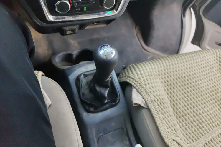 Used Jinbei T5 2018 1.5L Entrepreneurial-Grade Dual-Rear-Wheel DLCG14 Gear Lever