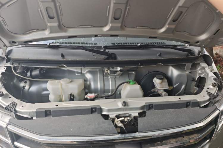 Used Jinbei T5  Engine Bay