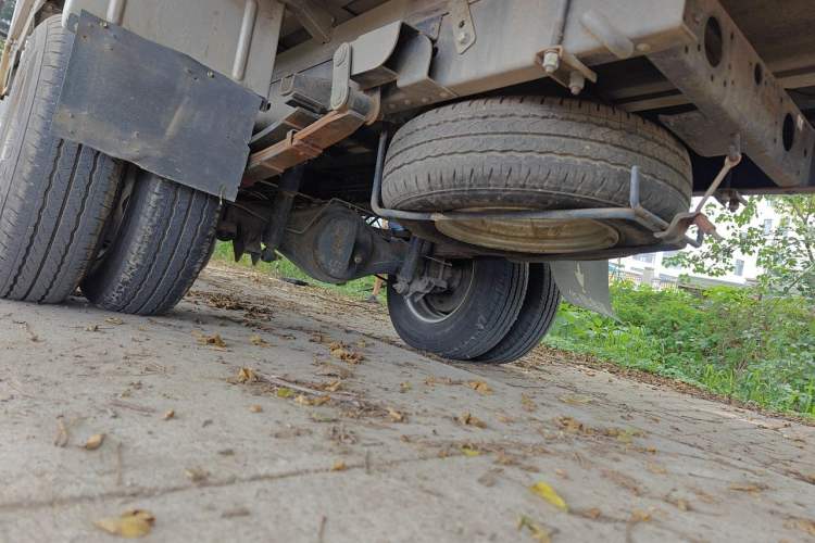 Used Jinbei T5 2020 1.6L Wealth Creation Model Rear Dual Wheels 3.4 Meters China VI Standard SWD16M Chassis Rear Left