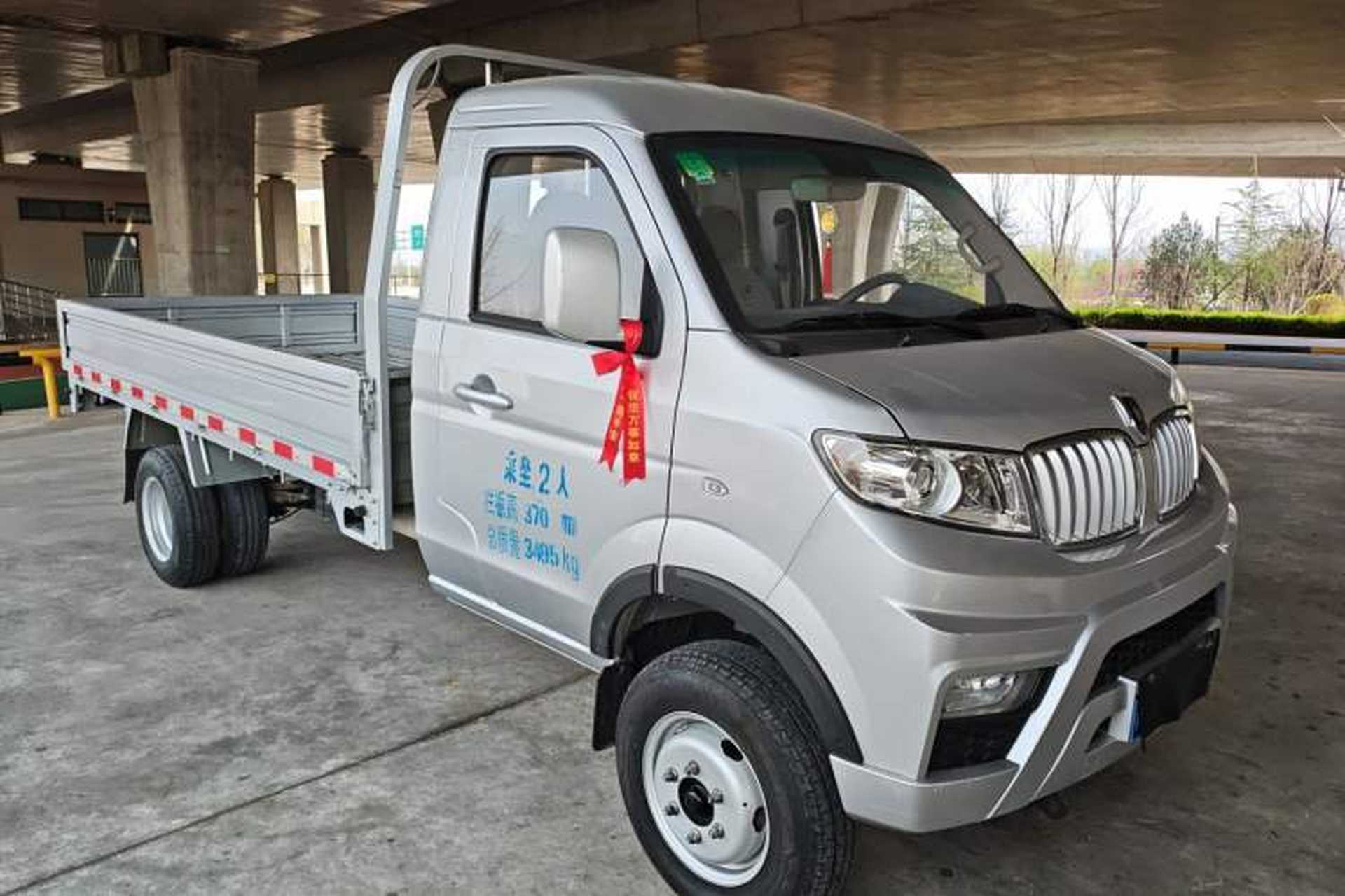 Used Jinbei T5 2023 1.6L Standard Single-Row 3.2m with Rear Dual Wheels Exterior 1