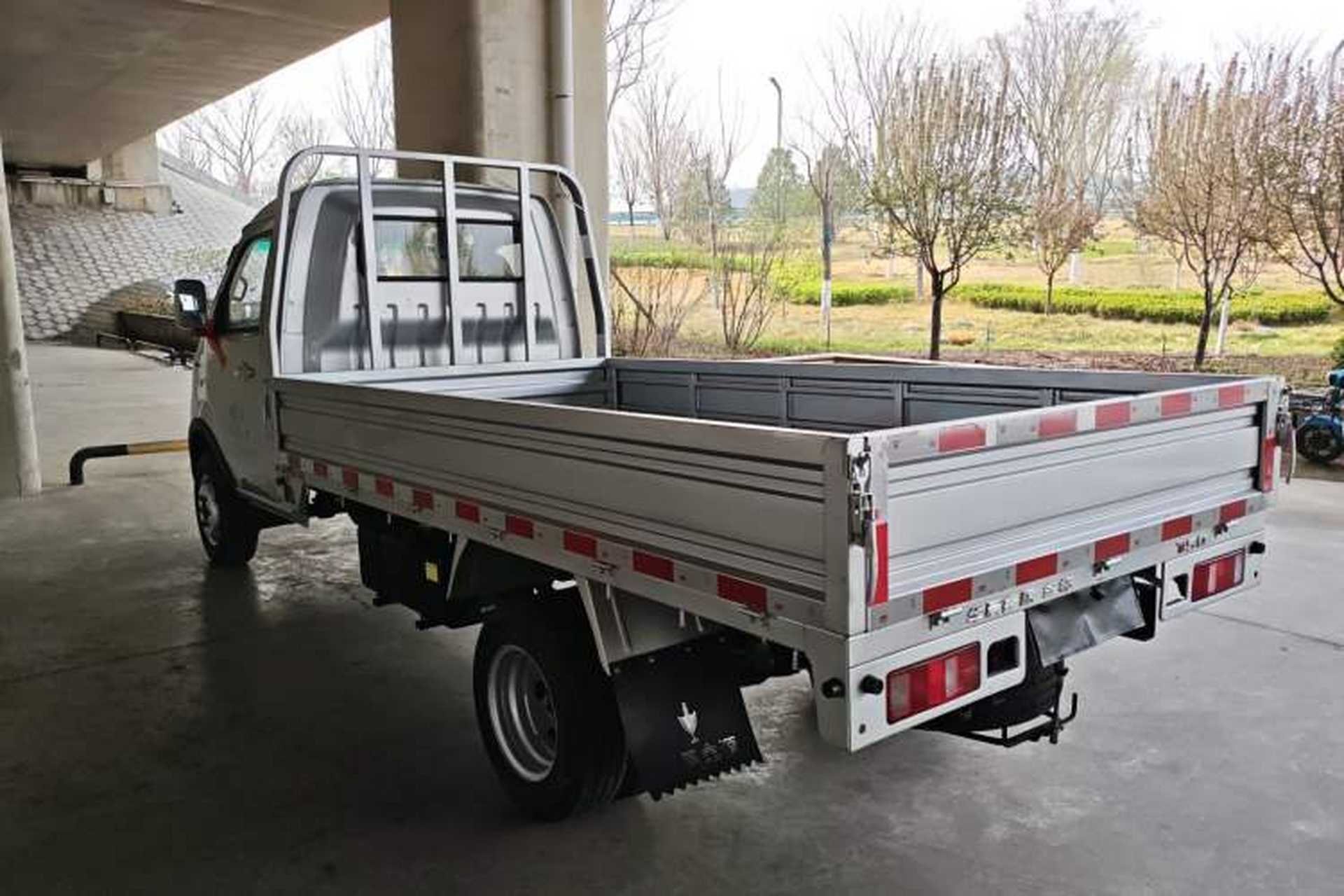 Used Jinbei T5 2023 1.6L Standard Single-Row 3.2m with Rear Dual Wheels Exterior 2