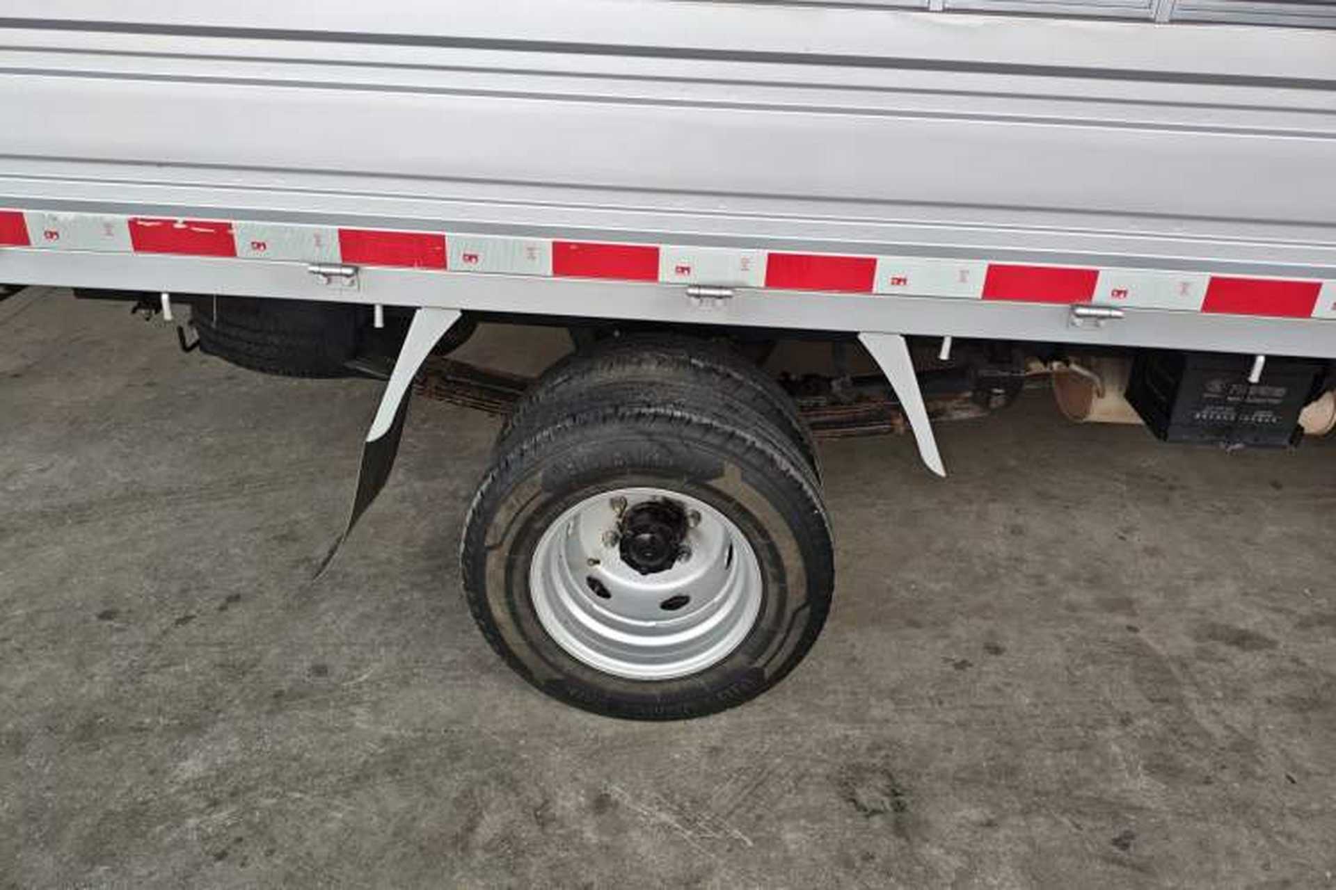 Used Jinbei T5 2023 1.6L Standard Single-Row 3.2m with Rear Dual Wheels Exterior 5
