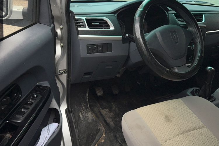 Used Jinbei T5 2023 1.6L Standard Model Double Cab 2.6-Meter Rear Dual Wheels Interior 2
