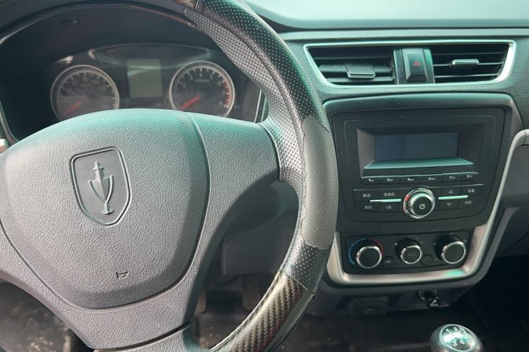 Used Jinbei T5 2023 1.6L Standard Model Double Cab 2.6-Meter Rear Dual Wheels Interior 3